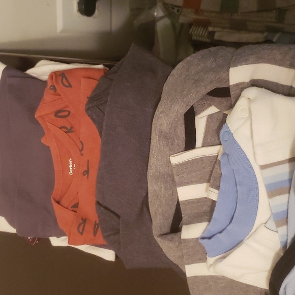 0 - 3 Month Long Sleeve Onsies - Picture 3 of 6